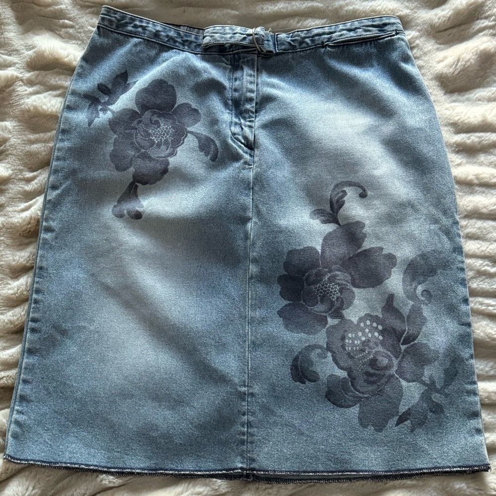 EUC Club Monaco Denim Skirt. Size 6.